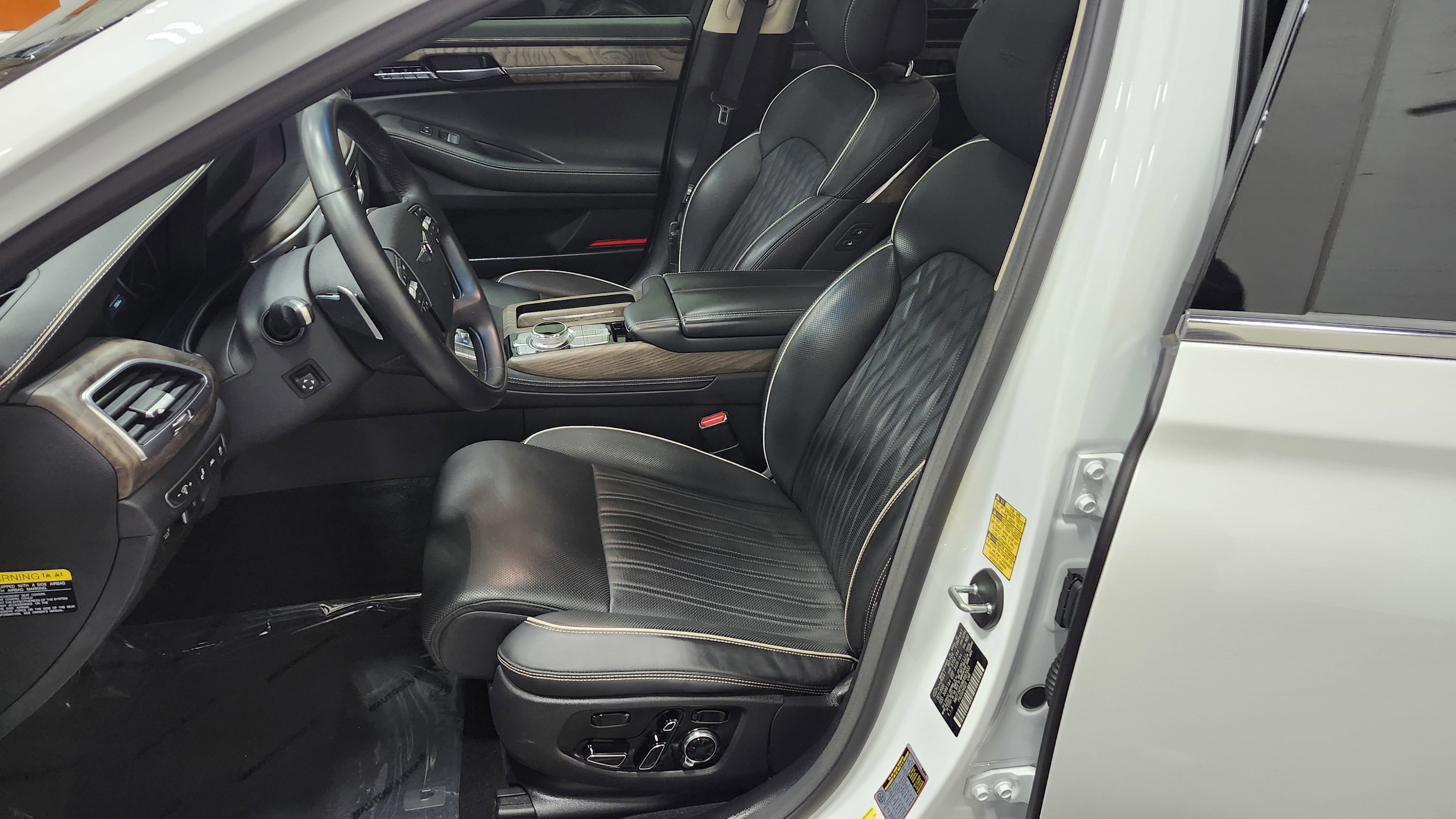 Used 2021 Genesis G90 3.3T Premium image 28