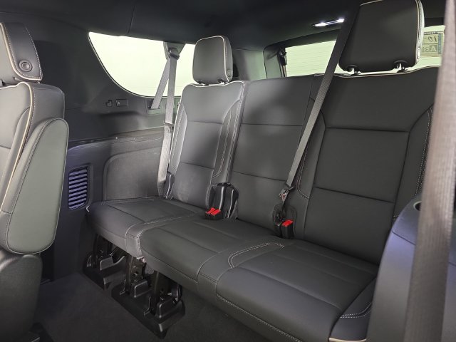 Used 2026 Chevrolet Suburban Premier w/ Sun And Tow Package AWD/4WD image 27