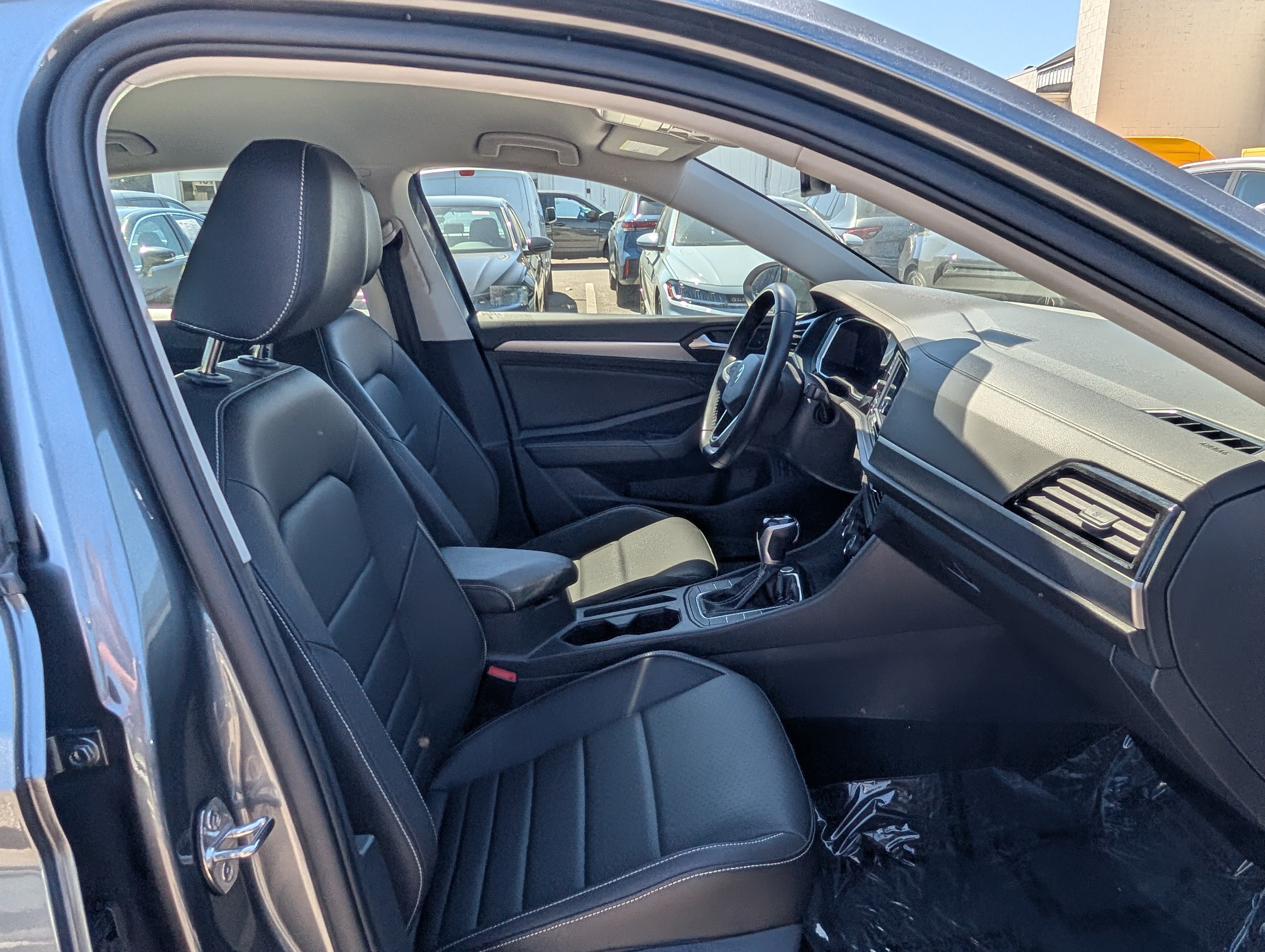 Used 2024 Volkswagen Jetta SE FWD image 9