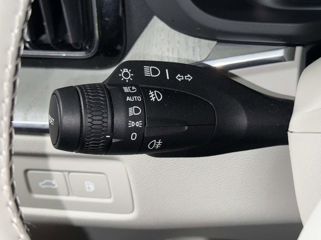 Used 2025 Volvo XC60 T8 Plus w/ Climate Package image 28