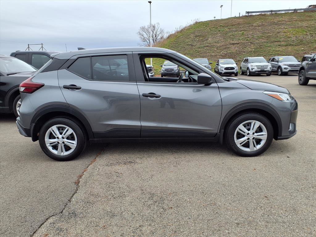 Used 2024 Nissan Kicks S image 2