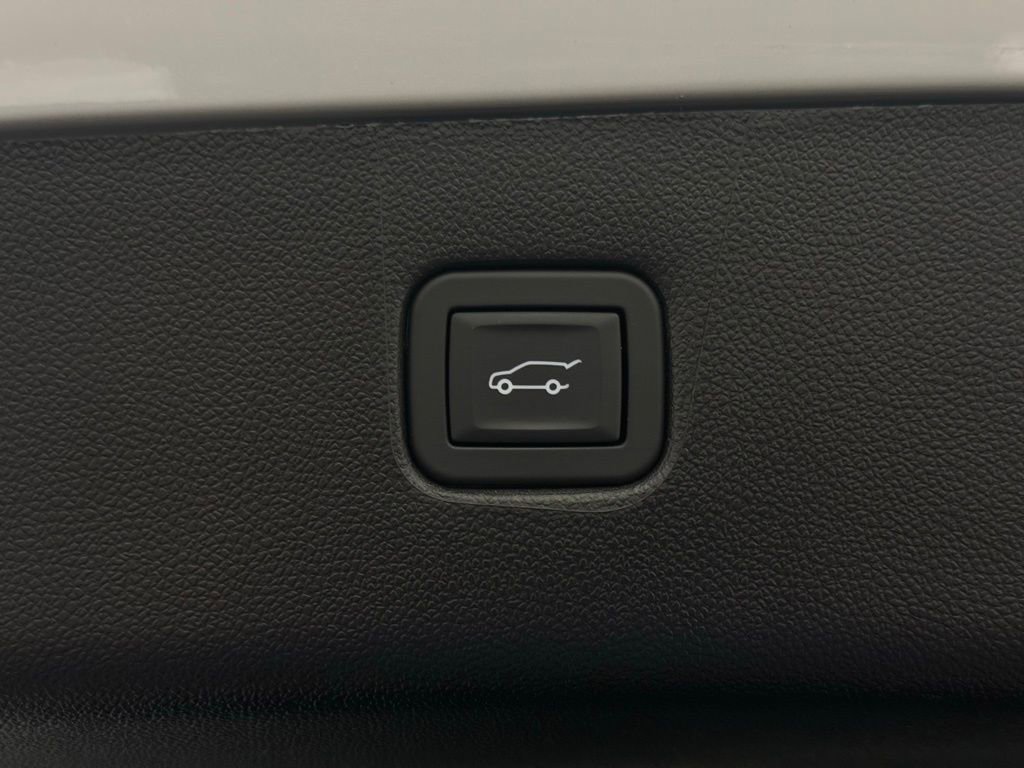 Used 2024 Chevrolet Blazer Premier AWD/4WD image 11