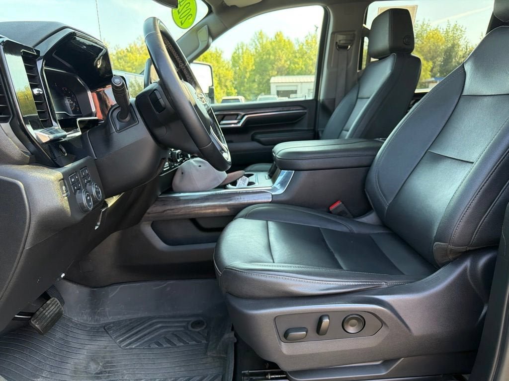 Used 2024 Chevrolet Silverado 3500 LTZ w/ LTZ Plus Package AWD/4WD image 11