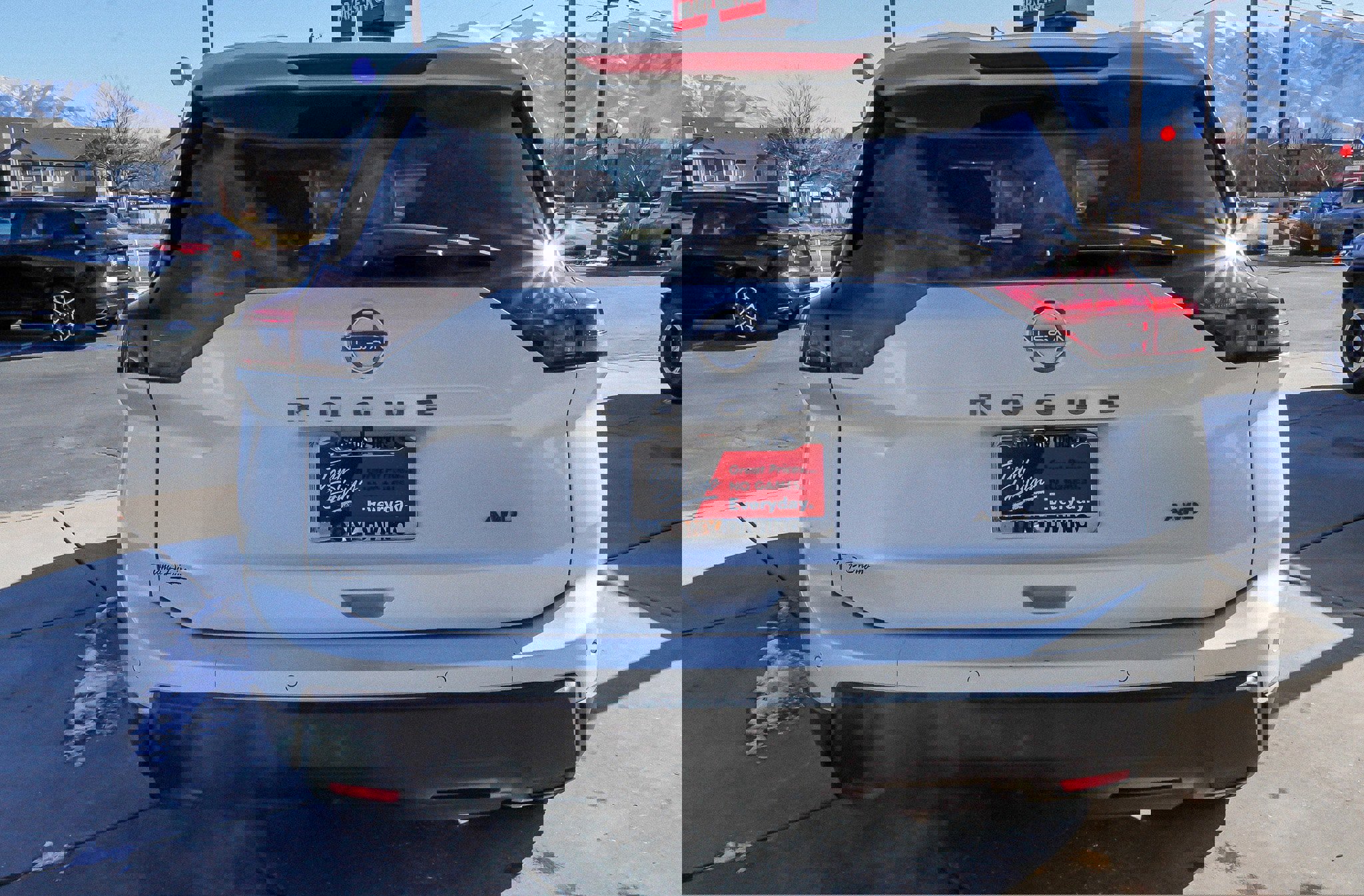 Used 2025 Nissan Rogue SV image 7