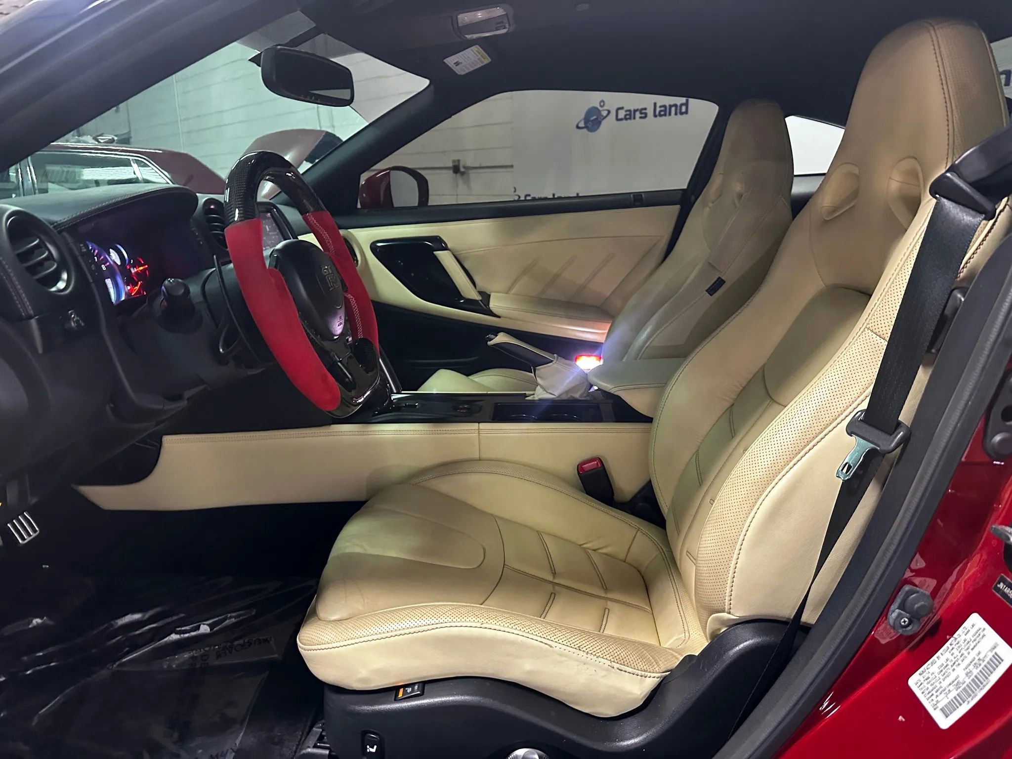 Used 2015 Nissan GT-R Premium image 10