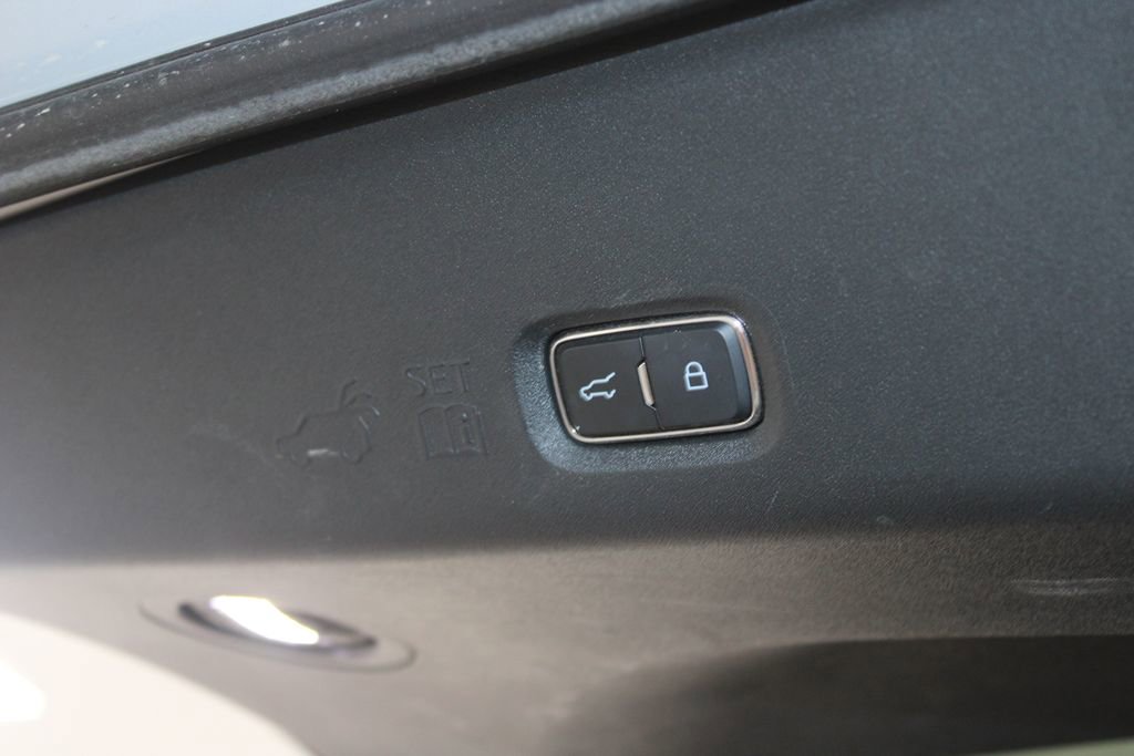 Used 2025 Ford Expedition Platinum image 16