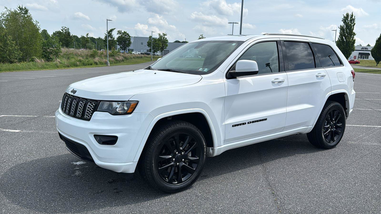 Used 2021 Jeep Grand Cherokee Laredo X AWD/4WD image 13