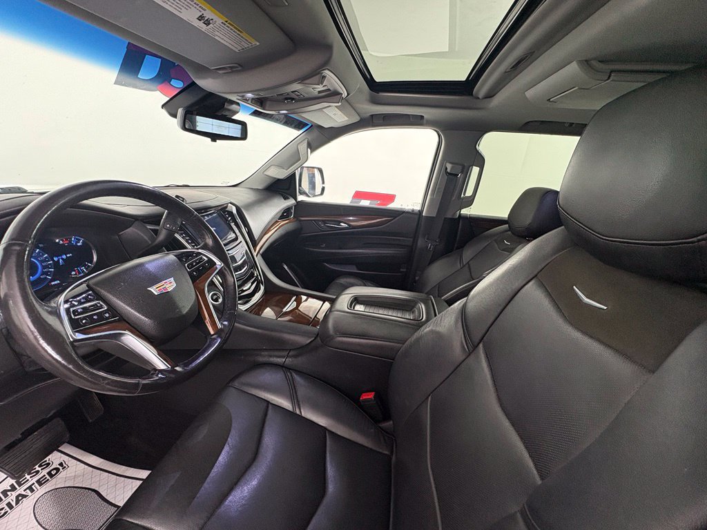 Used 2019 Cadillac Escalade Luxury AWD/4WD image 12