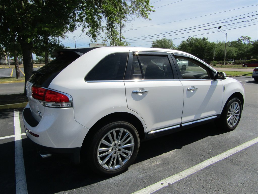 Used 2013 Lincoln MKX AWD image 4