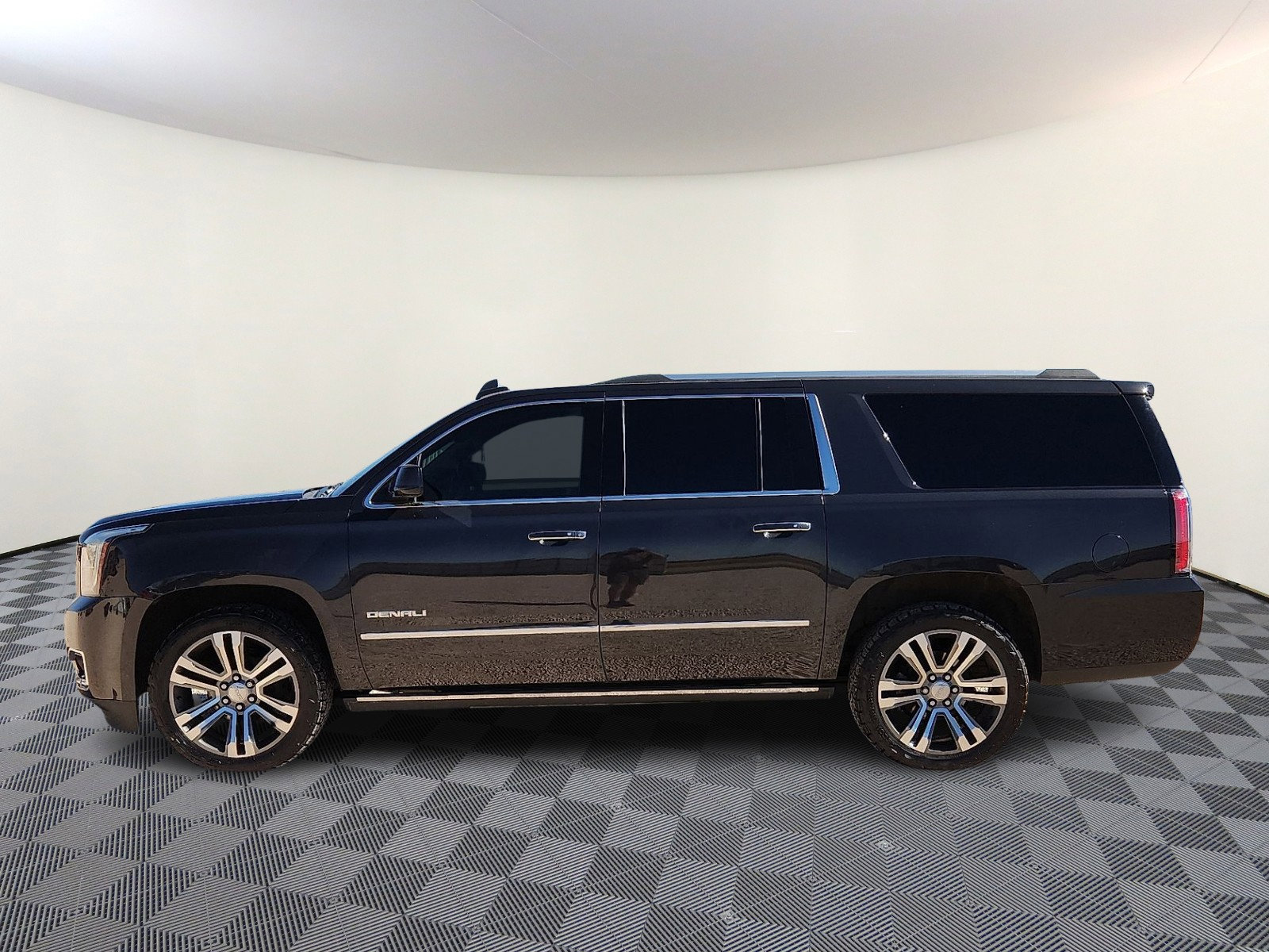 Used 2020 GMC Yukon XL Denali w/ Denali Ultimate Package image 2