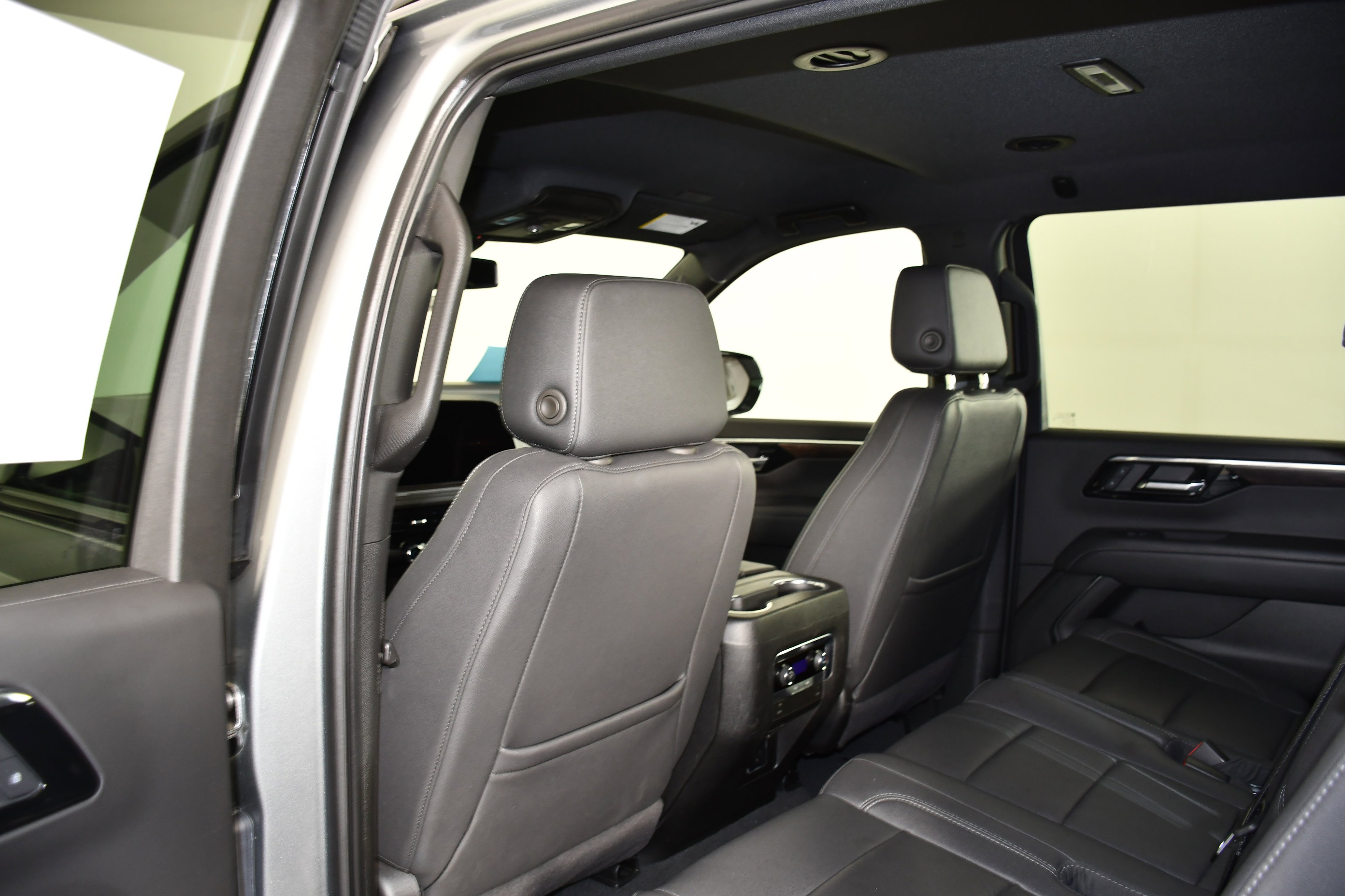 Used 2025 Chevrolet Suburban Z71 AWD/4WD image 50