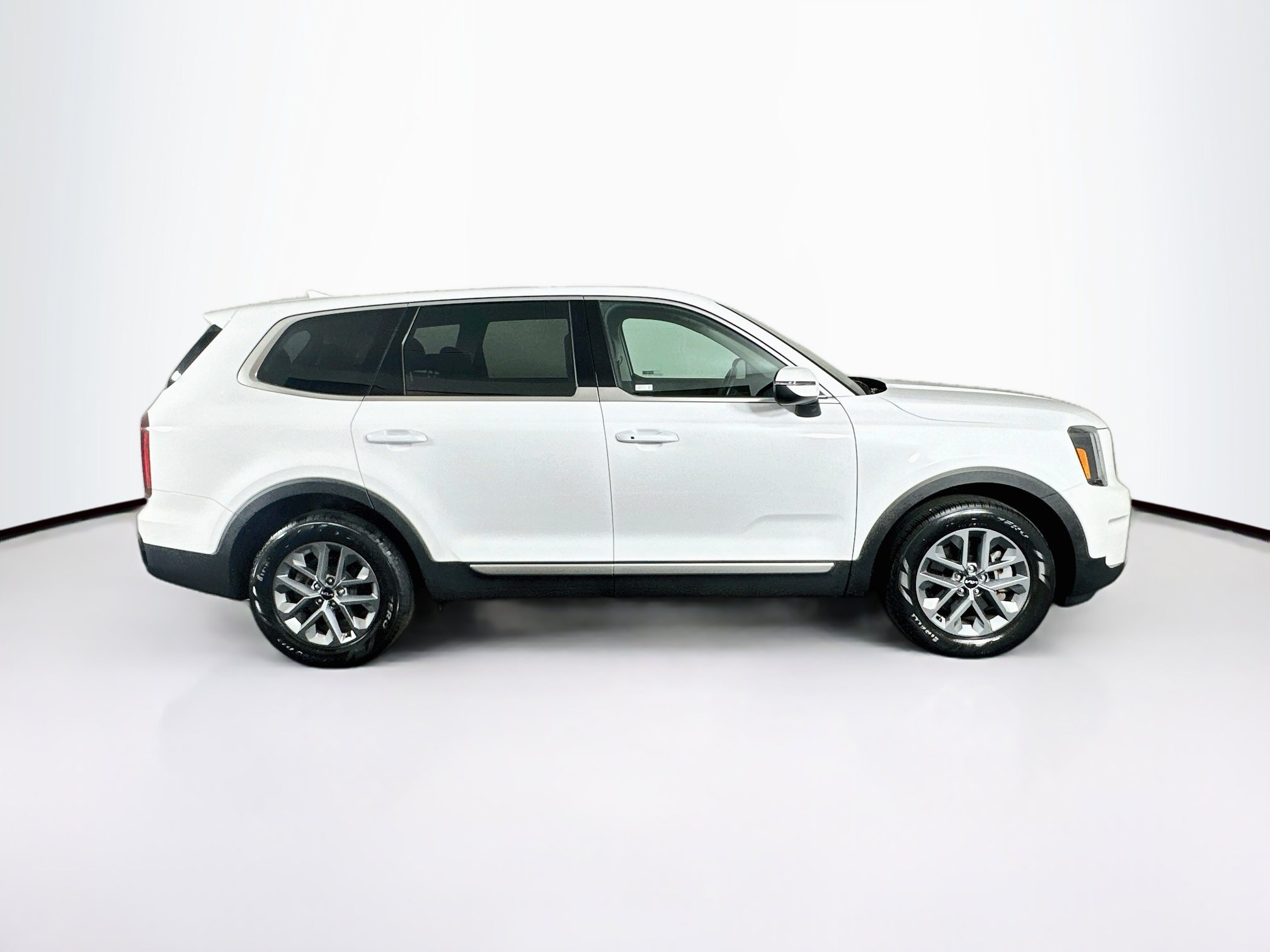 Used 2024 Kia Telluride LX FWD image 10