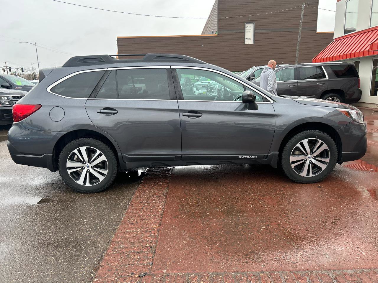 Used 2018 Subaru Outback 2.5i Limited image 2