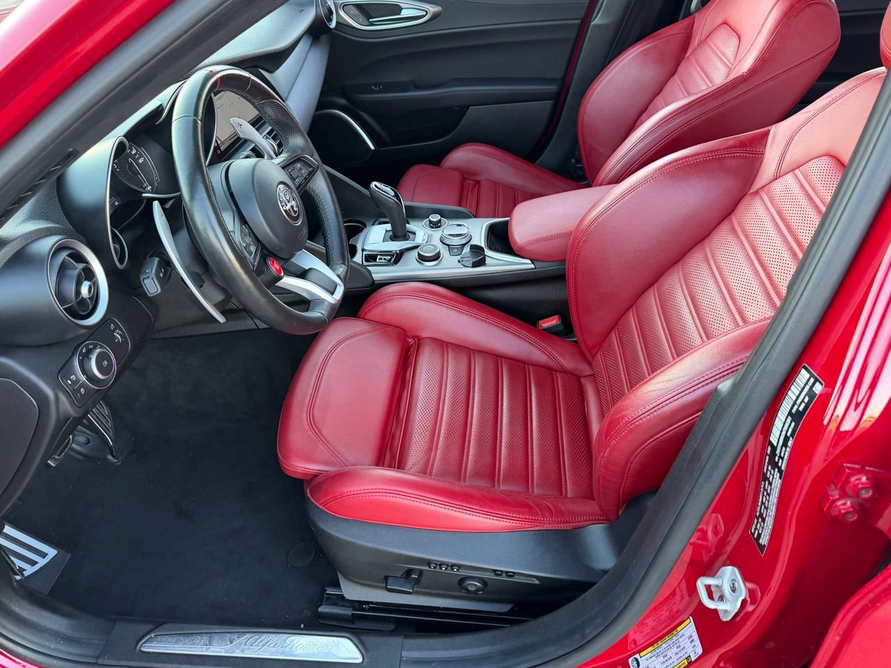 Used 2022 Alfa Romeo Giulia Veloce RWD image 31