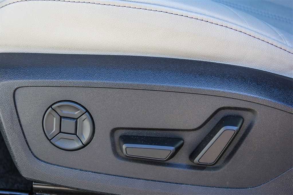 Used 2025 Audi Q6 e-tron Premium Plus image 21