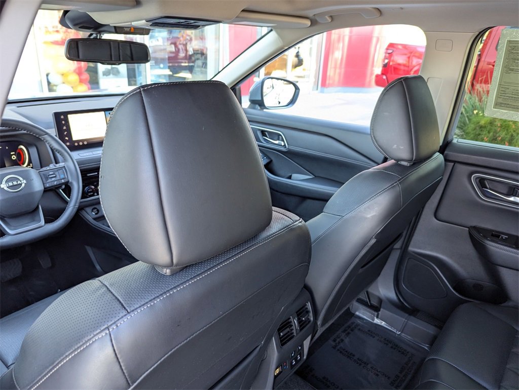 Certified 2025 Nissan Rogue Platinum w/ Platinum Premium Package image 16