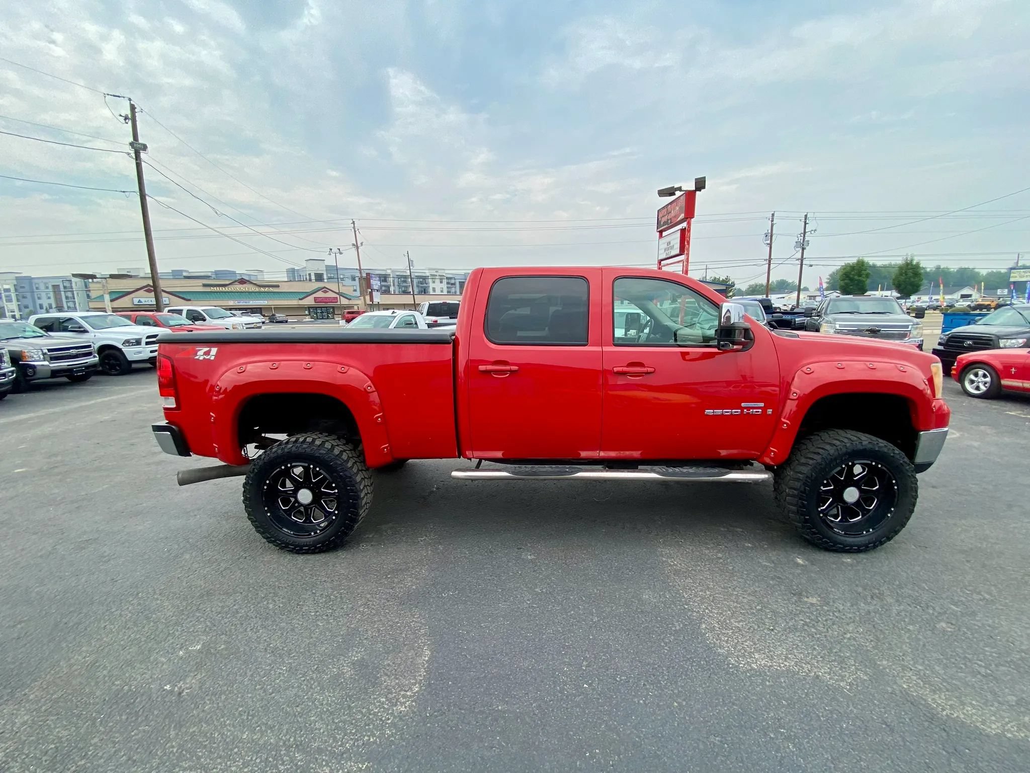 Used 2008 GMC Sierra 2500 SLT w/ Z71 Off-Road Package AWD/4WD image 6