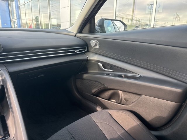 Certified 2025 Hyundai Elantra SE image 42