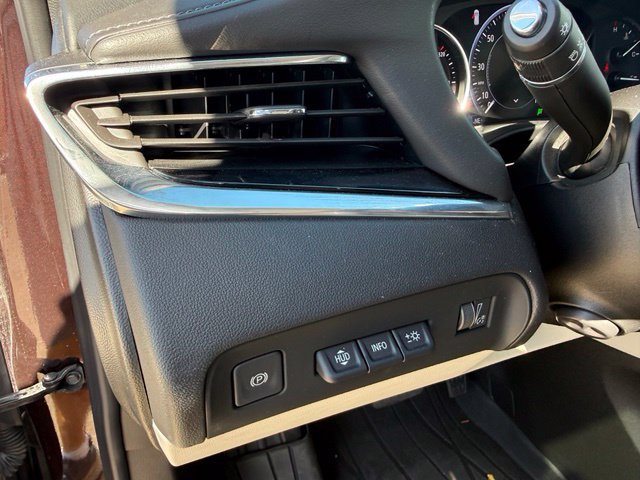 Used 2023 Buick Enclave Avenir w/ Avenir Technology Package AWD/4WD image 14