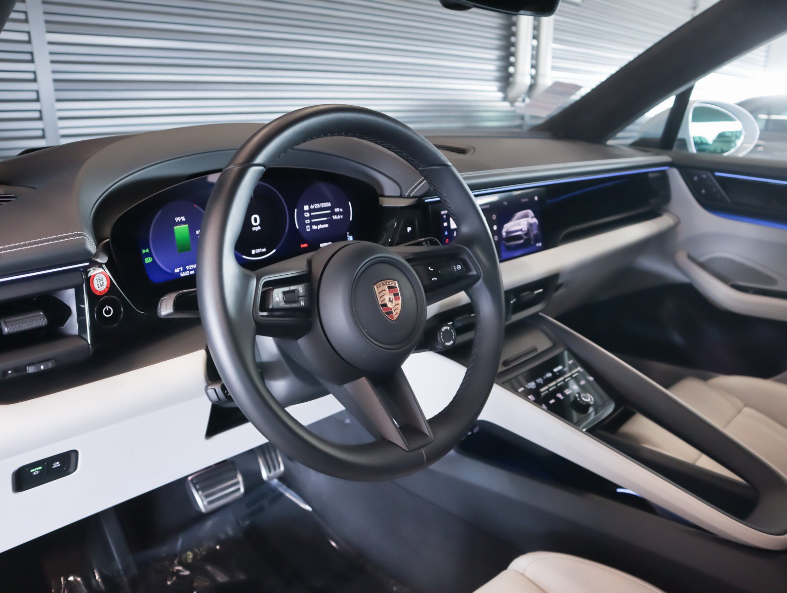 Used 2025 Porsche Macan Electric RWD image 4