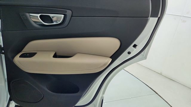 New 2026 Volvo XC60 T8 Plus w/ Climate Package PRO AWD/4WD image 34