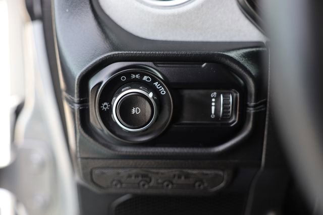 Used 2024 Jeep Wrangler Sahara image 13