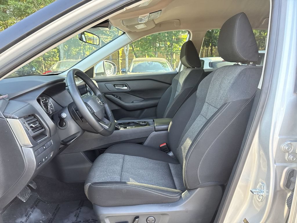 Used 2025 Nissan Rogue SV AWD/4WD image 13
