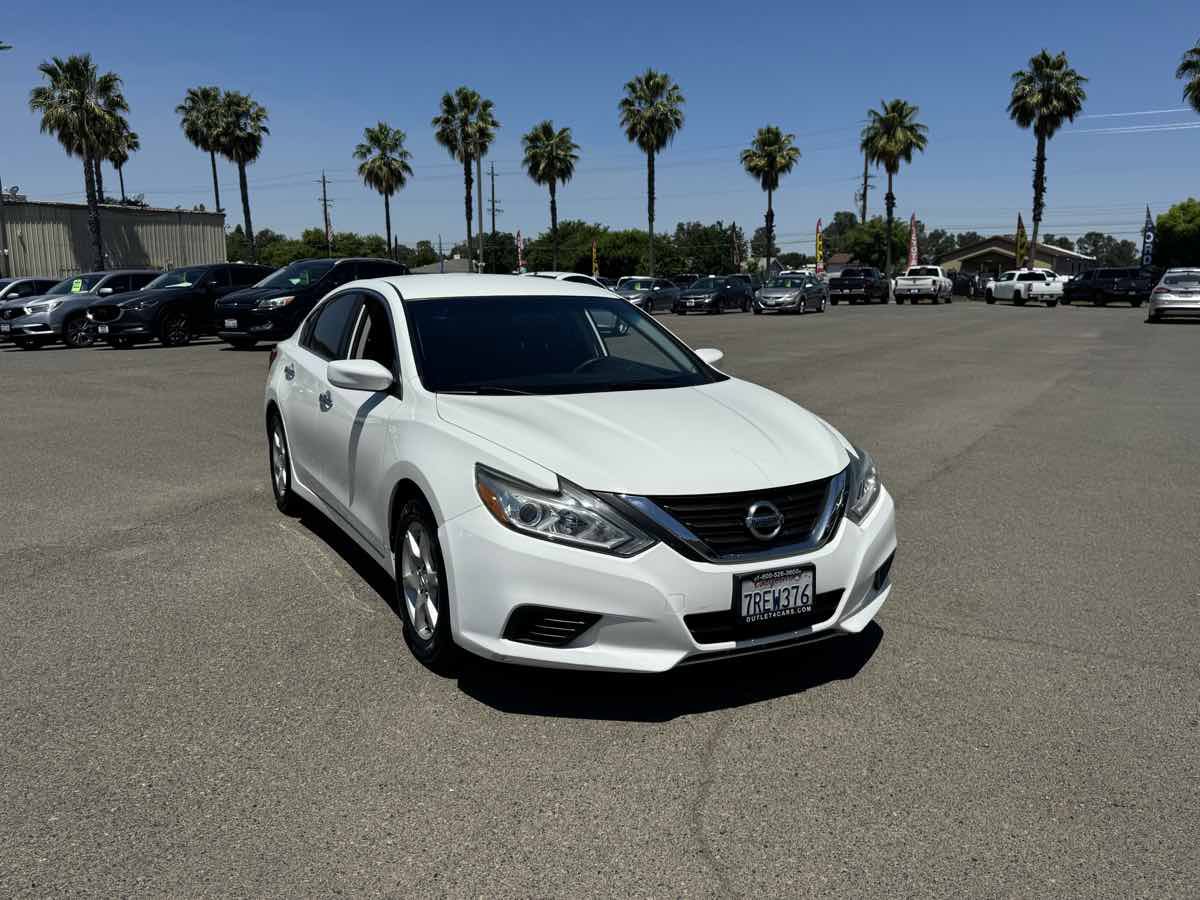Used 2016 Nissan Altima 2.5 S w/ Power Driver Seat Package FWD image 3