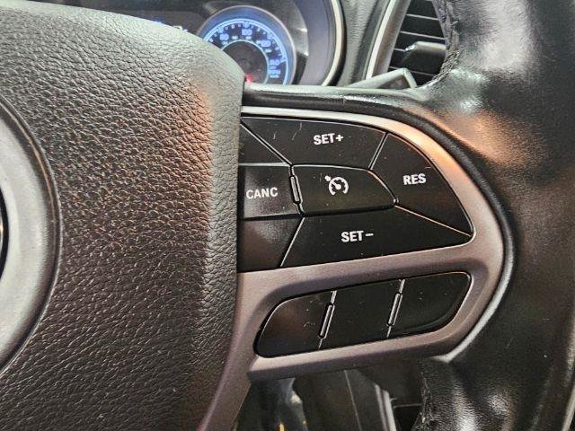 Used 2019 Jeep Cherokee Latitude Plus w/ Comfort/Convenience Group FWD image 12