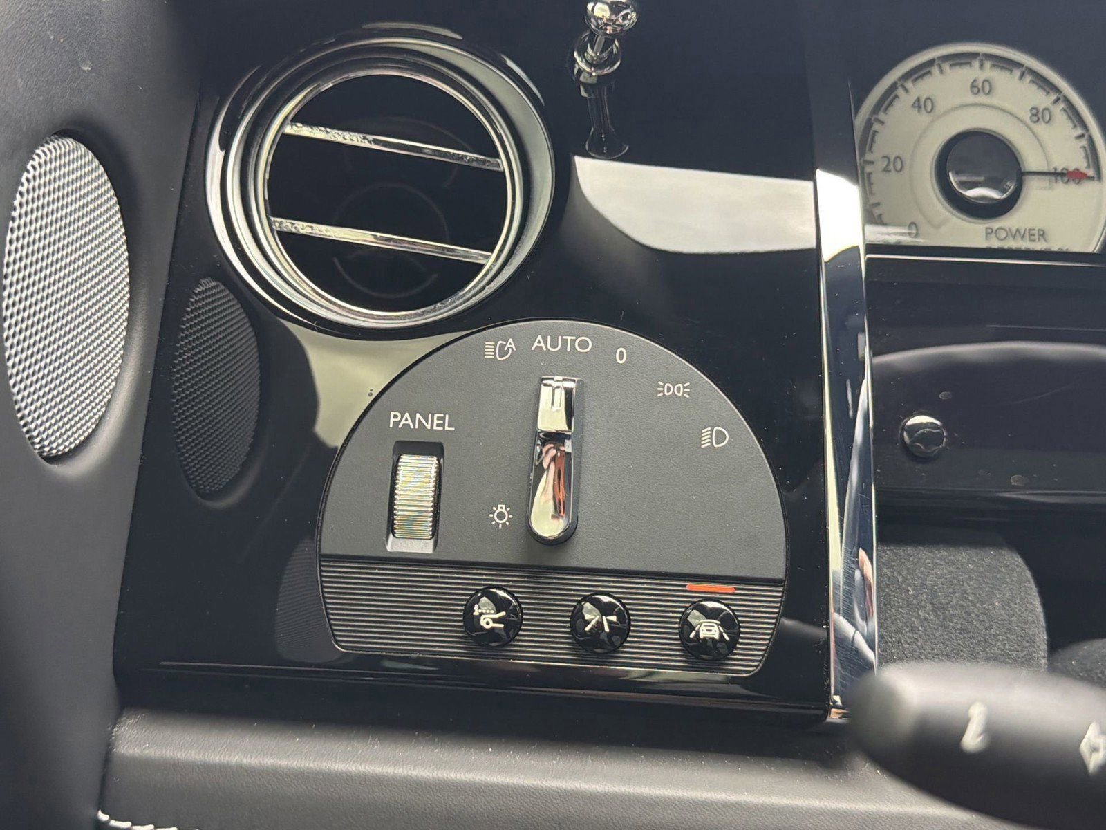 Used 2020 Rolls-Royce Wraith image 28