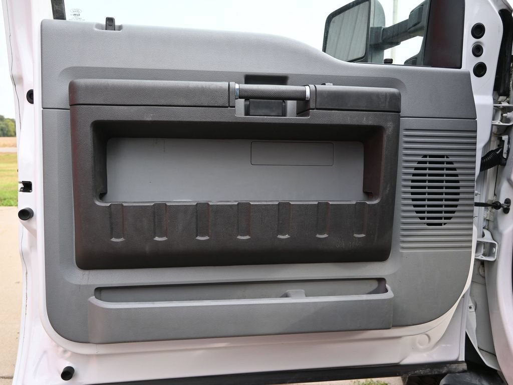 Used 2016 Ford F550 2WD Regular Cab Super Duty image 23