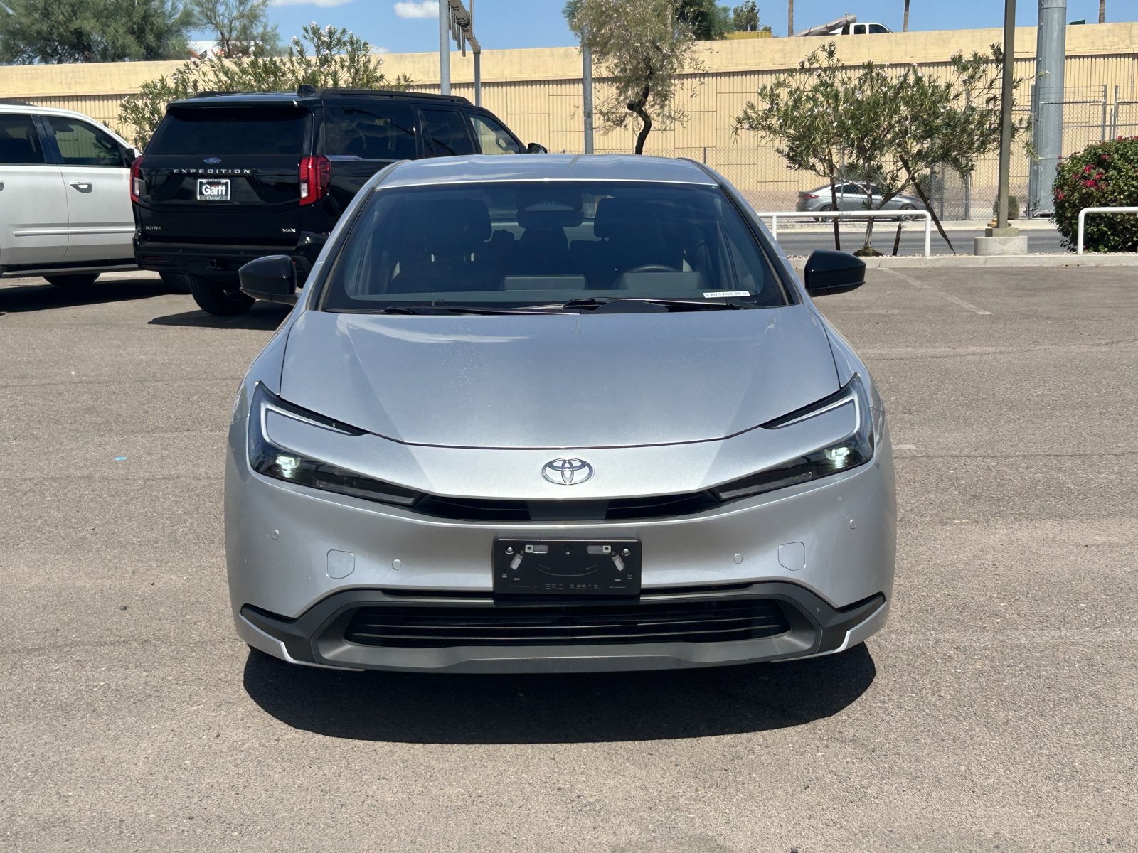 Used 2025 Toyota Prius LE FWD image 8