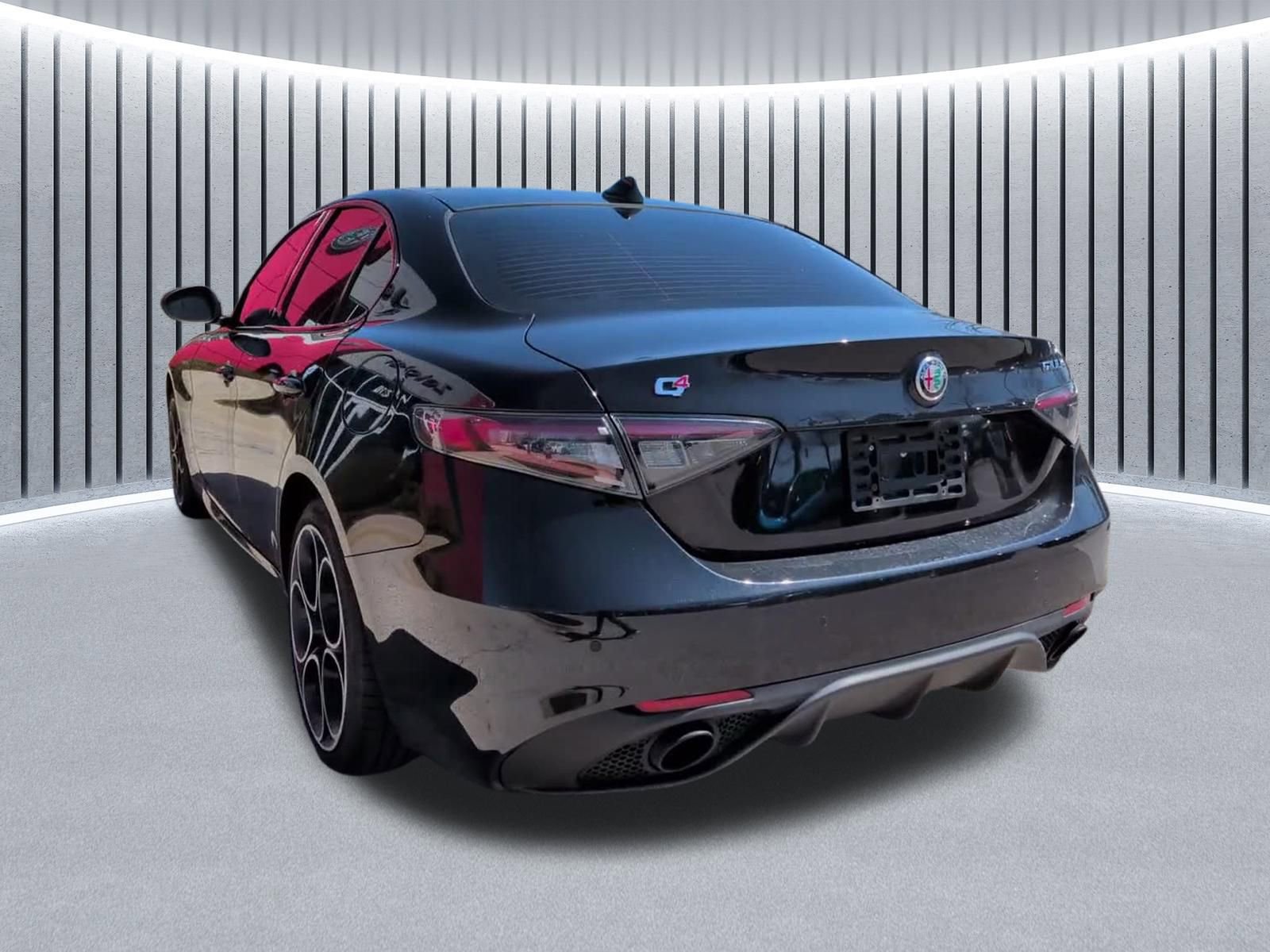 Used 2024 Alfa Romeo Giulia Veloce image 11