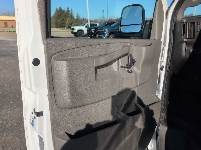 Used 2024 Chevrolet Express 2500 w/ Driver Convenience Package image 17