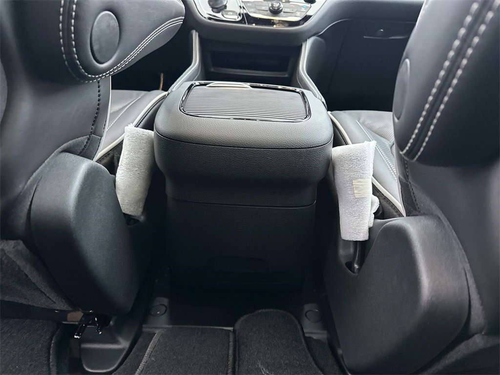 New 2026 Chrysler Pacifica Limited w/ S Appearance Package image 12