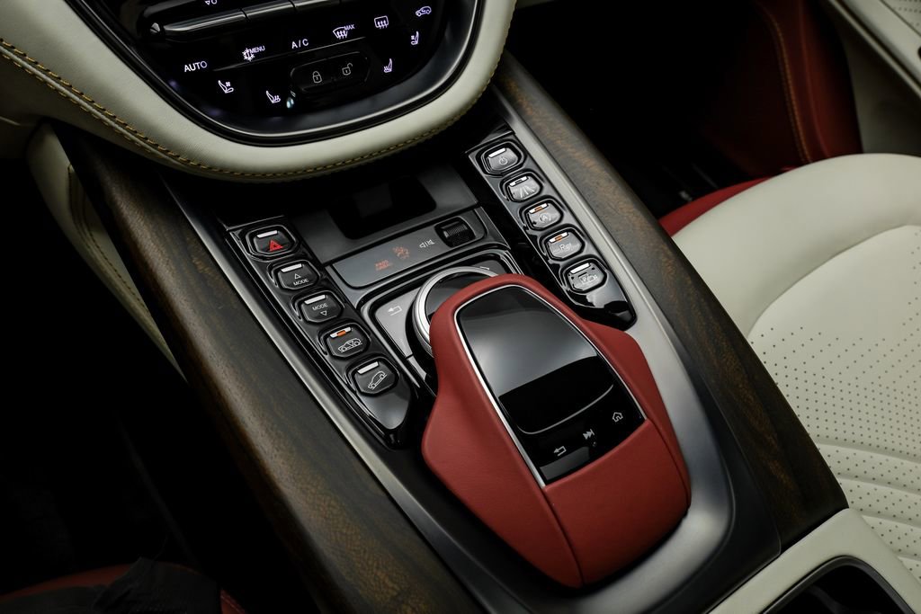 Used 2022 Aston Martin DBX AWD/4WD image 31