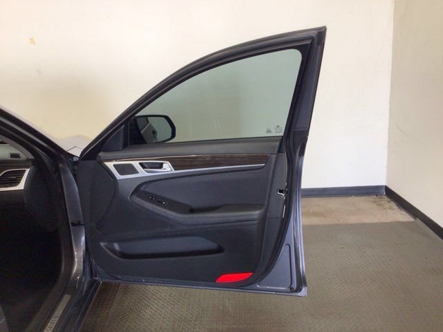 Used 2016 Hyundai Genesis 3.8 RWD image 13