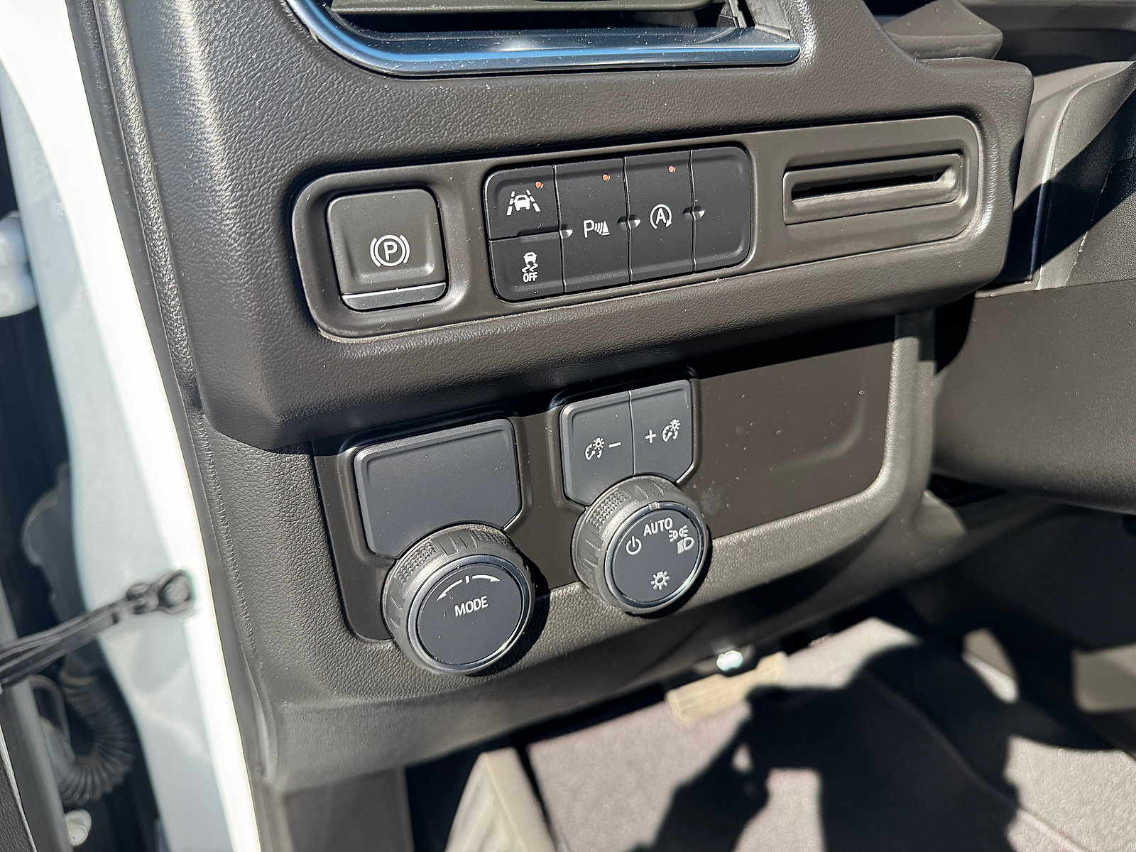 Used 2023 Chevrolet Suburban Premier RWD image 10