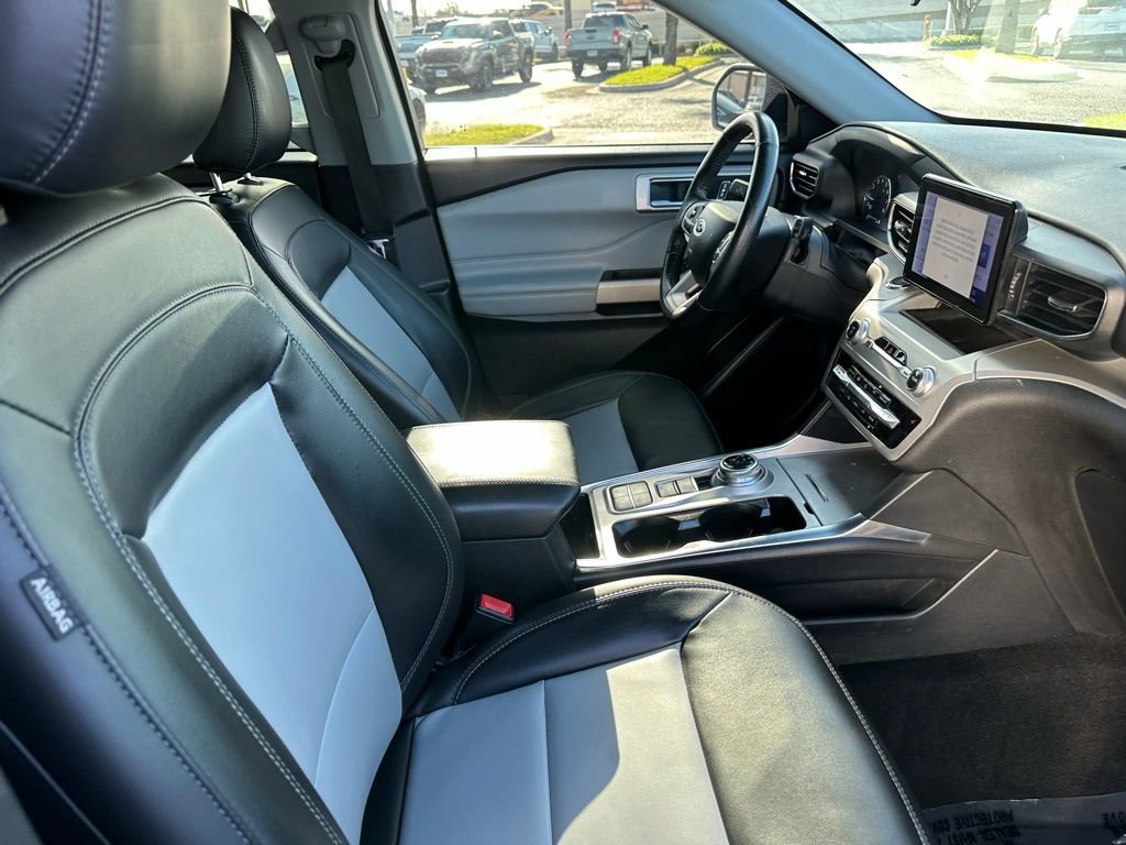 Certified 2022 Ford Explorer XLT w/ Equipment Group 202A RWD image 23