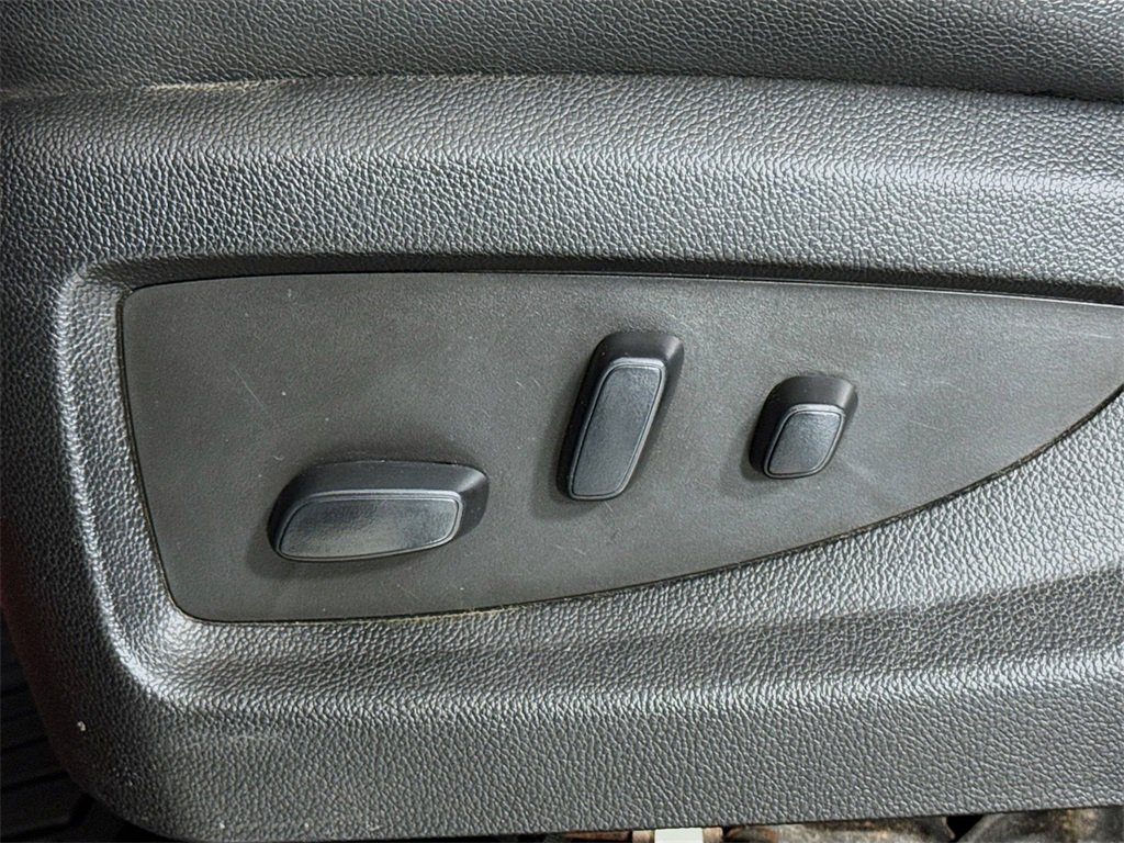 Used 2020 Chevrolet Suburban LT image 18