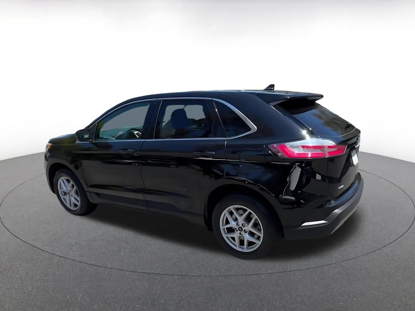 Used 2024 Ford Edge SEL AWD/4WD image 10