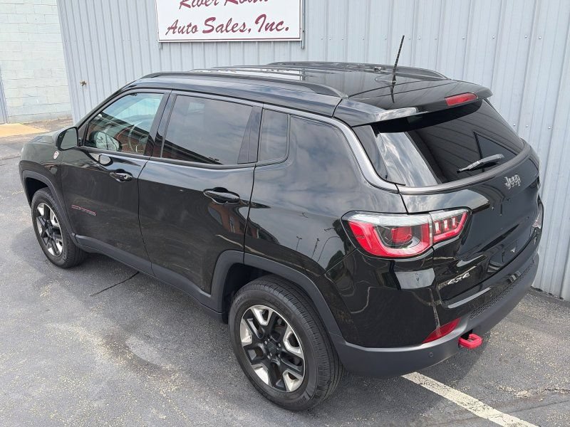 Used 2018 Jeep Compass Trailhawk w/ Leather Interior Group AWD/4WD image 12