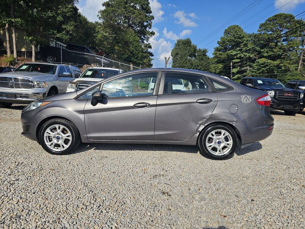 Used 2014 Ford Fiesta SE w/ Comfort Package FWD image 2