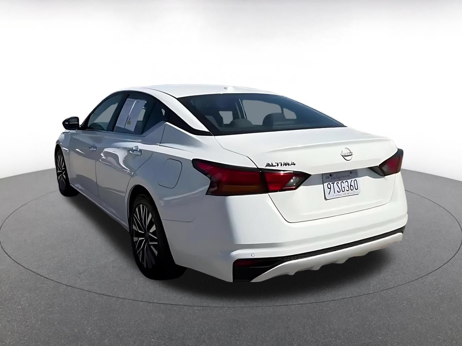 Used 2025 Nissan Altima 2.5 SV FWD image 11