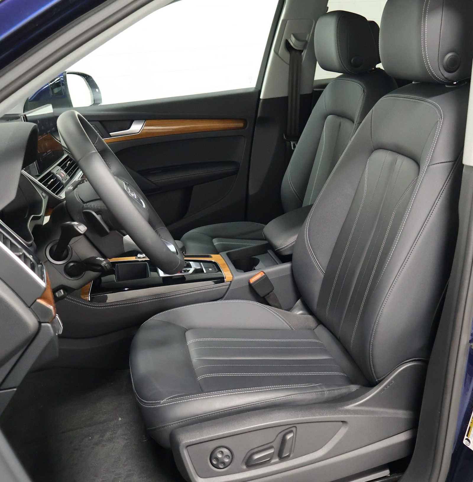 Used 2023 Audi Q5 2.0T Premium Plus w/ Premium Plus Package AWD/4WD image 5