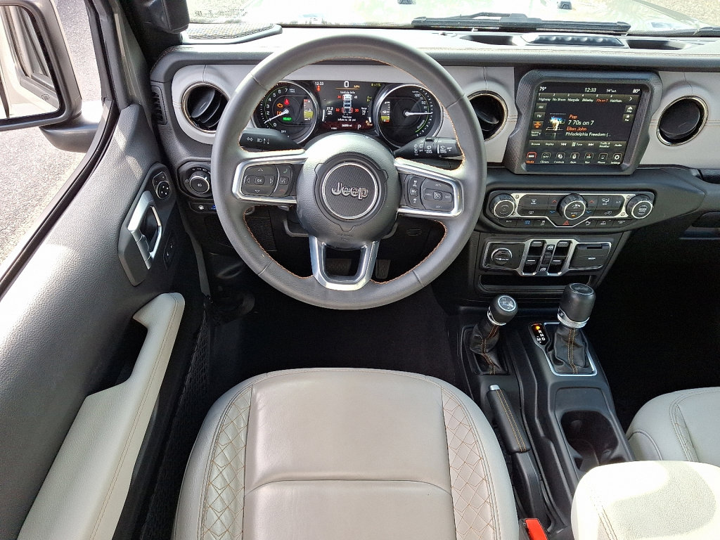 Used 2023 Jeep Wrangler Unlimited Sahara image 22