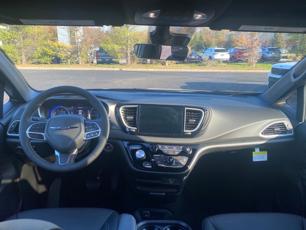 New 2026 Chrysler Voyager LX image 10