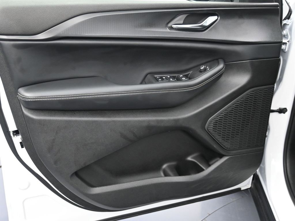 Certified 2024 Jeep Grand Cherokee Altitude image 10