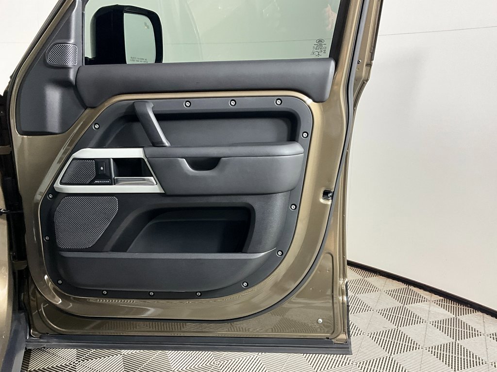 Used 2020 Land Rover Defender 110 HSE image 21