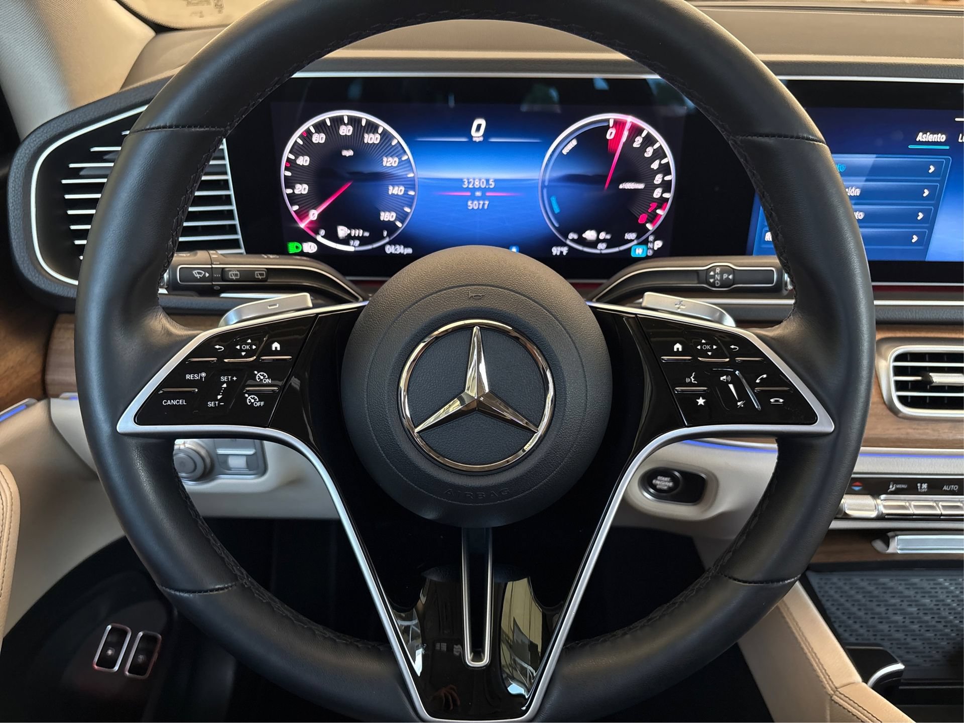 Used 2025 Mercedes-Benz GLE 450e 4MATIC image 19
